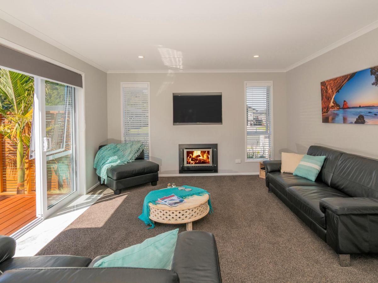 Modern Beach Pad - Whitianga Holiday Home Exterior photo