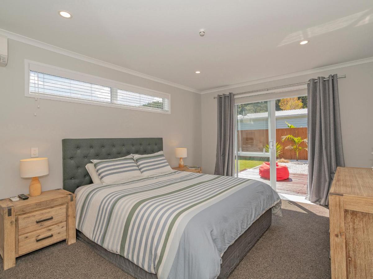 Modern Beach Pad - Whitianga Holiday Home Exterior photo