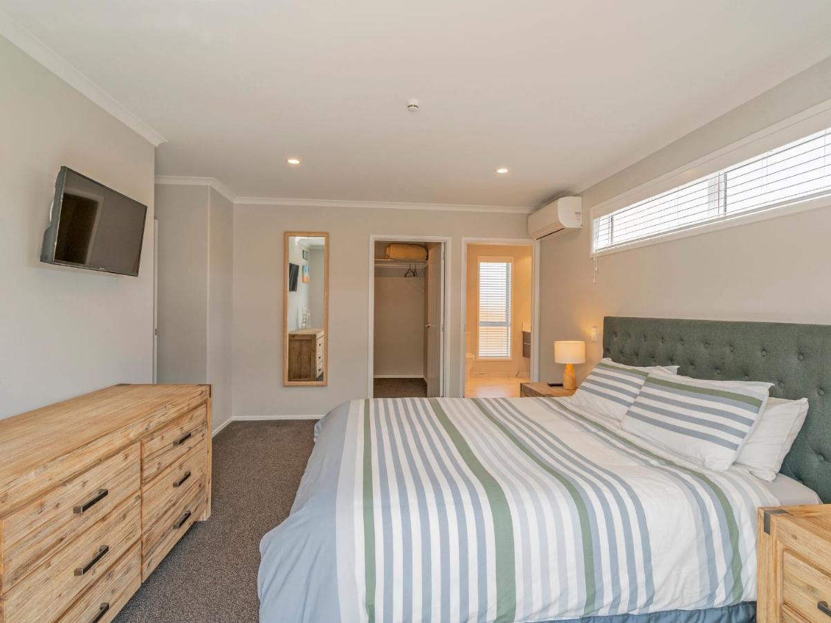 Modern Beach Pad - Whitianga Holiday Home Exterior photo